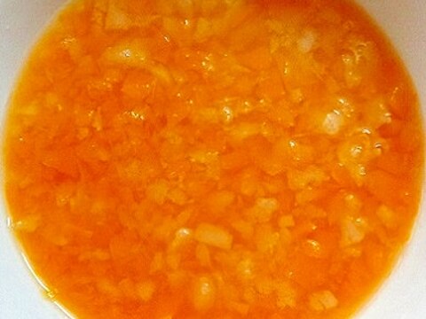 離乳食中期　にんじん＆じゃがいも入り野菜果汁スープ